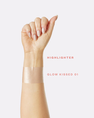 Kremowy rozświetlacz Glow kissed Paese - 3