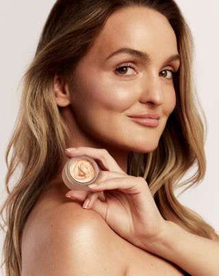 Kremowy rozświetlacz Glow kissed Paese - 4