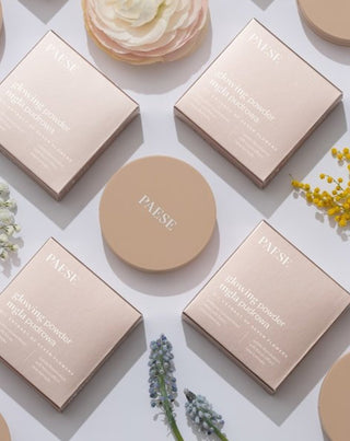 Verhelderende en gladmakende poedermist voor een fluweelzachte finish 13 gouden beige van Paese - 3