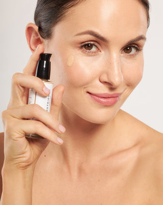 Fond de teint hydratant illuminateur Nutridome à l'acide hyaluronique pour peau olive claire - 4