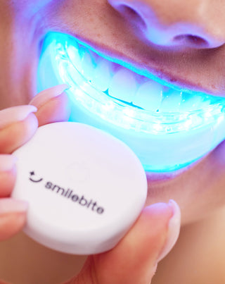 Tandenbleekset met LED-lamp en Light & Bright Smilebite-bleekgel - 2