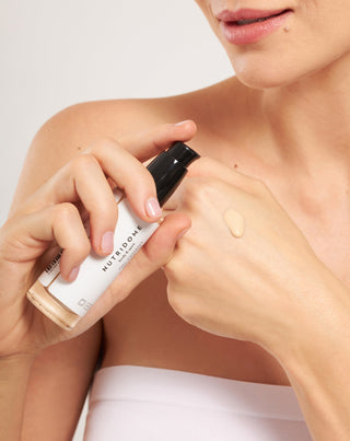 Nutridome Fond de teint couvrant matifiant léger 12 heures pour peaux claires 02 Naturel - 2