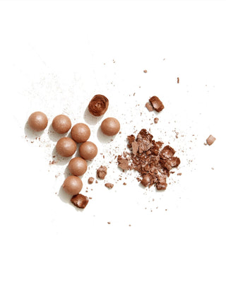 Perles bronzantes opalescentes pour tous types de peau avec un effet ensoleillé. - 2