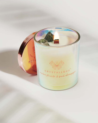 Sojakaars met regenboogfluoriet en roze champagne in glazen houder Crystallove - 2