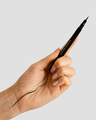 Eyeliner Nutridome avec une pointe fine de précision et un colorant naturel - 2