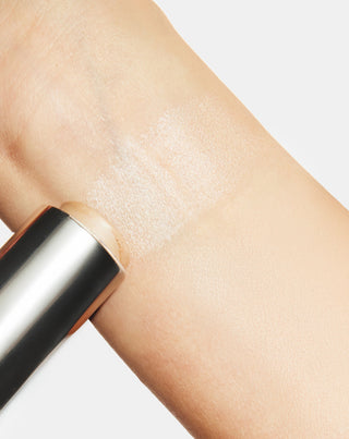 Bâton surligneur Aggie à l'huile de ricin et au beurre de karité pour peaux matures 50+ - 2