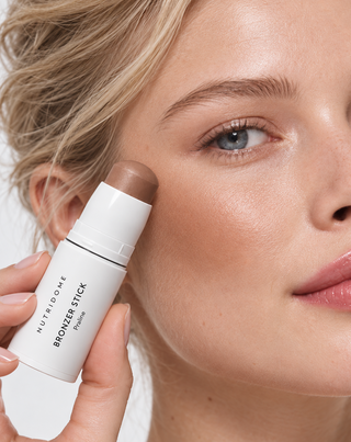 Bronzer in stickvorm voor het gezicht natuurlijk zongebruind effect en precieze contouren Praline Nutridome