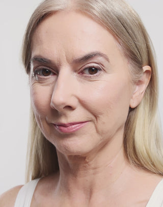 Aggie blush stick met sheaboter en castorolie voor vrouwen van 50+ - 6