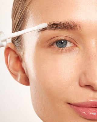 Après-shampooing épaississant et fortifiant pour sourcils Nutridome à l'extrait de thé vert - 2