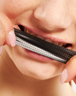 Ensemble de 28 bandes blanchissantes pour les dents The White(ning) Stripes Smilebite. - 2