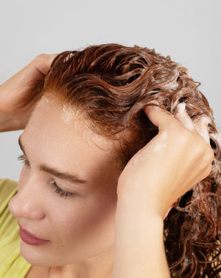 Shampooing hydratant Twisty pour cheveux bouclés à l'urée et à l'acide lactique - 5