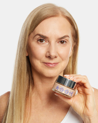 La crème éclaircissante Aggie pour peaux sèches réduit les rougeurs et donne un effet radieux - 3