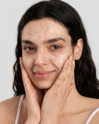 Gezichtspeeling voor de acnegevoelige huid met niacinamide, panthenol, BHA en microkorrels Anti-Acne Orphica - 2